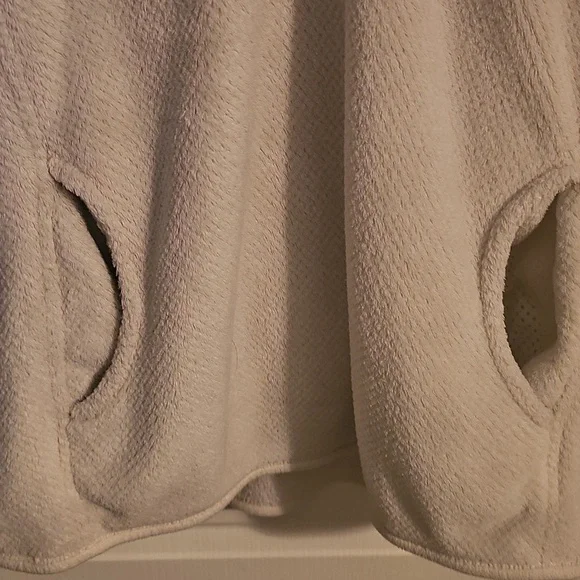 Patagonia Beige Fleece Pullover - Picture 4 of 5